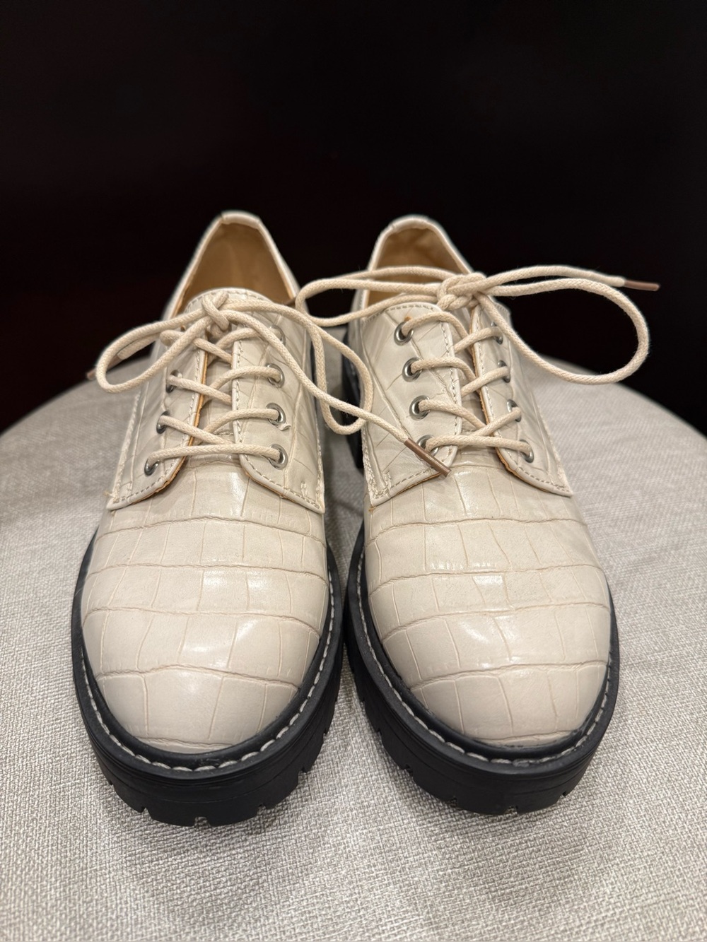 SUGAR brand Cream Croc-Embossed Lace-Up Platform Oxfords size 6.5